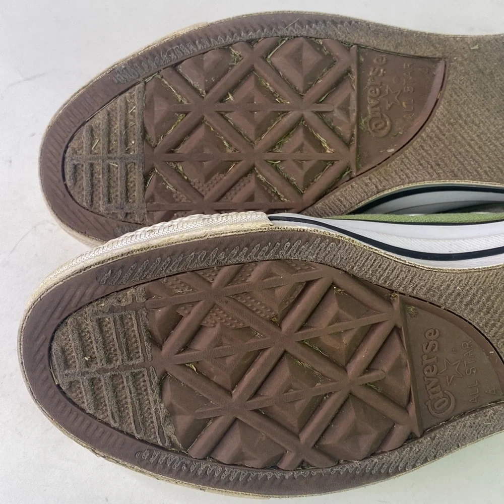 RARE Converse low tops size women’s 6 olive green - Picture 9 of 11